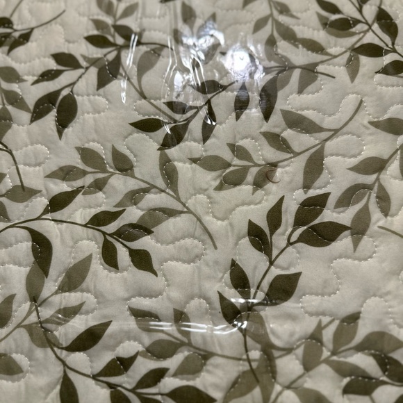 HOTEL at Home 3 PC  QUEEN QUILT SET green leaf floral - Picture 4 of 6